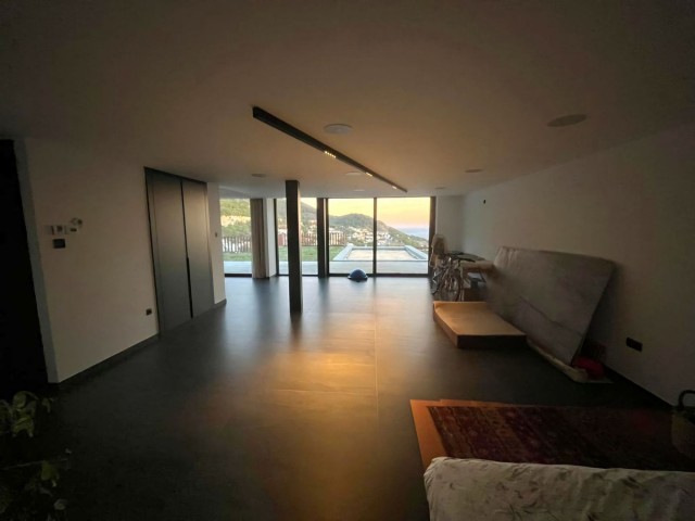 5 Bedrooms Villa in Mijas