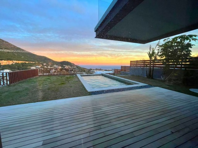 5 Bedrooms Villa in Mijas