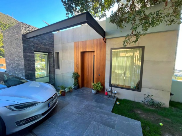 5 Bedrooms Villa in Mijas