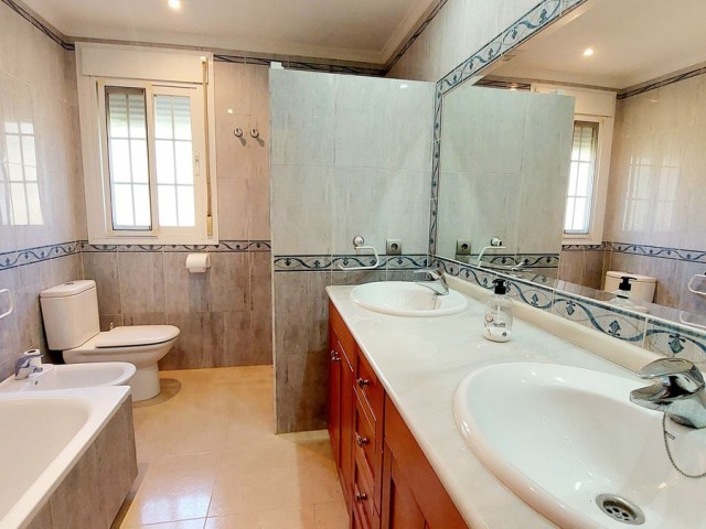 5 Bedrooms Villa in Mijas