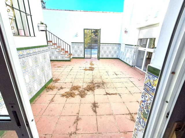 5 Bedrooms Villa in Estepona