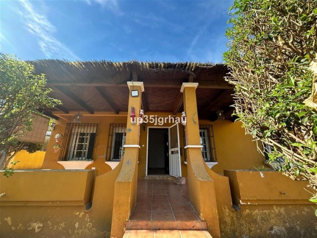 3 Bedrooms Villa in Estepona