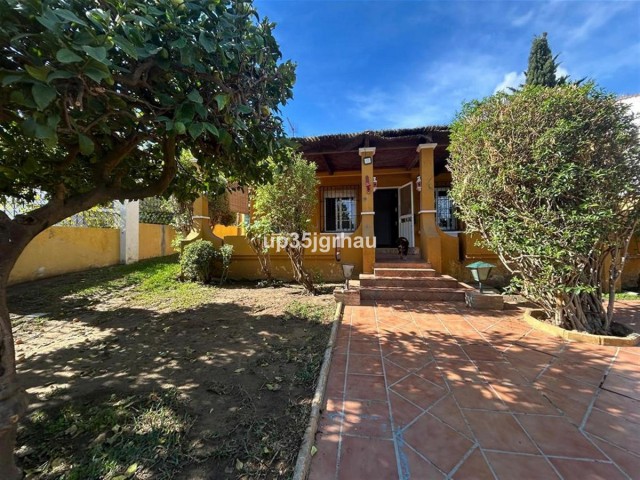 3 Bedrooms Villa in Estepona