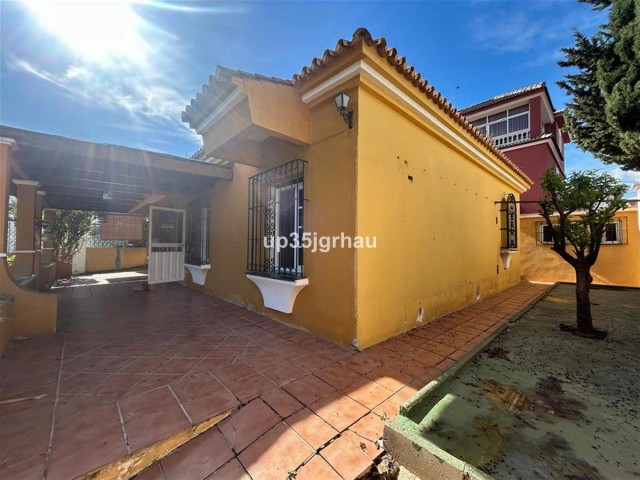 3 Bedrooms Villa in Estepona
