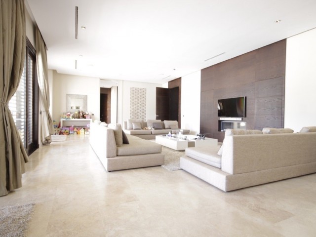 6 Bedrooms Villa in Guadalmina Baja