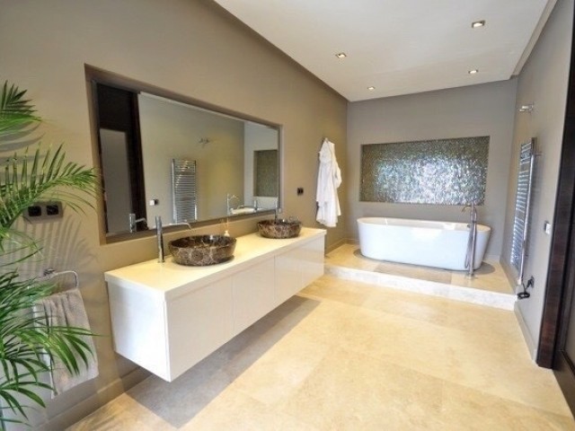 6 Bedrooms Villa in Guadalmina Baja