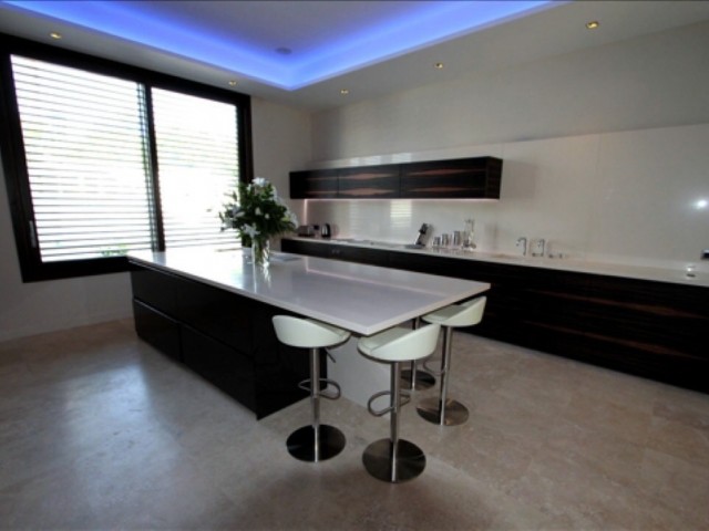 6 Bedrooms Villa in Guadalmina Baja
