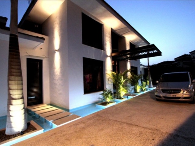 6 Bedrooms Villa in Guadalmina Baja