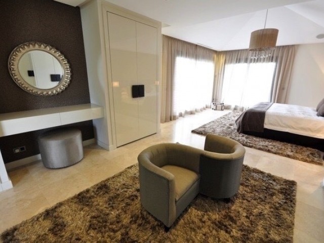 6 Bedrooms Villa in Guadalmina Baja
