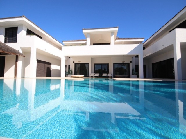 6 Bedrooms Villa in Guadalmina Baja