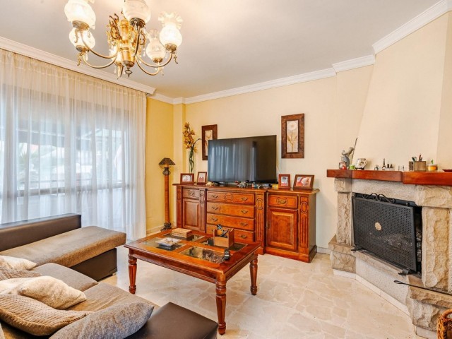 4 Bedrooms Villa in Estepona