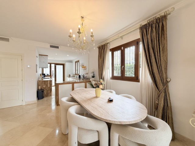 4 Bedrooms Townhouse in El Paraiso