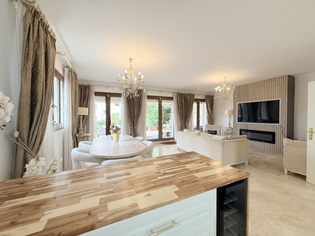 4 Bedrooms Townhouse in El Paraiso