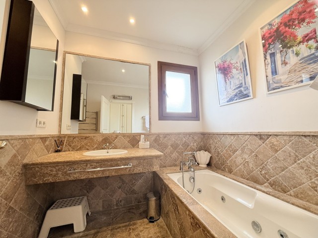 4 Bedrooms Townhouse in El Paraiso