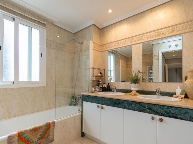 3 Bedrooms Apartment in Estepona