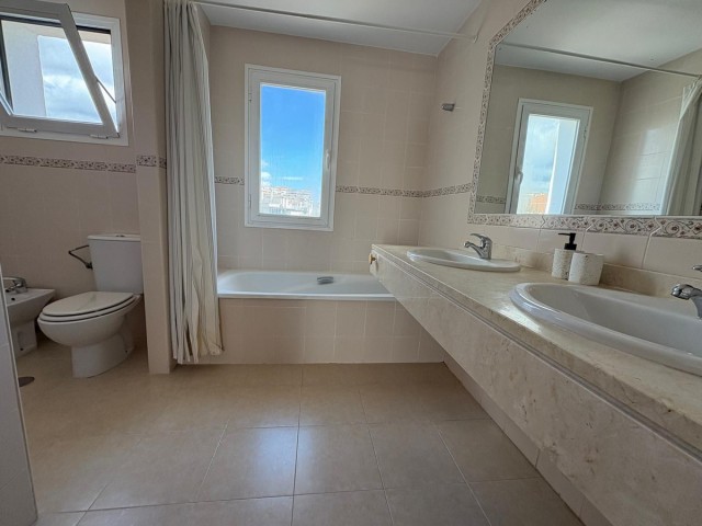 4 Schlafzimmer Reihenhaus in Estepona