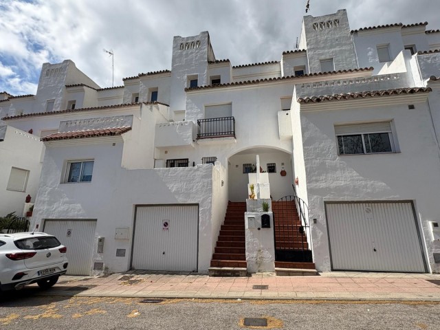 4 Schlafzimmer Reihenhaus in Estepona