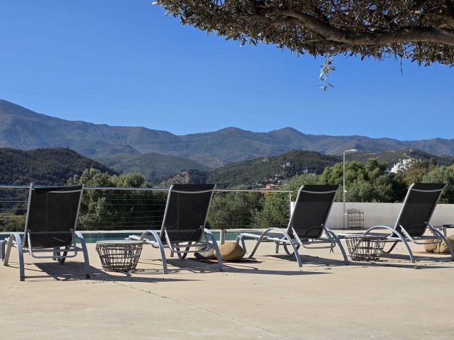 4 Makuuhuoneen Huvila Estepona