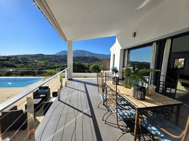 4 Makuuhuoneen Huvila Estepona