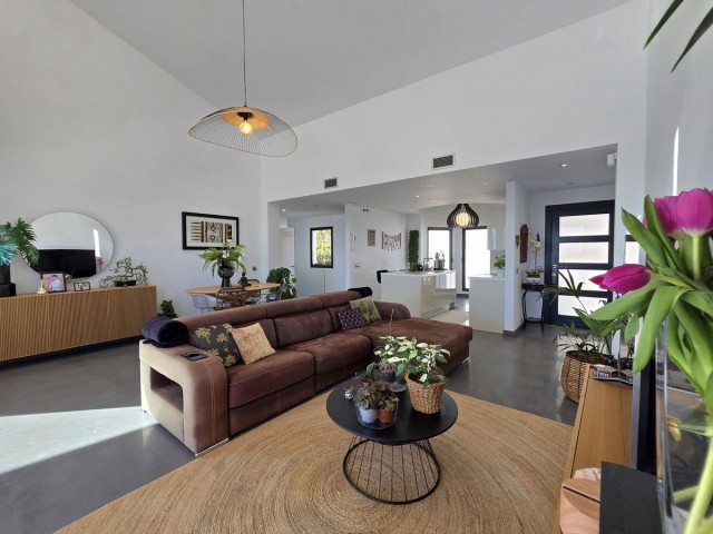 4 Makuuhuoneen Huvila Estepona