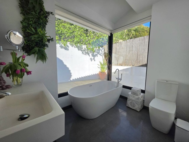 4 Makuuhuoneen Huvila Estepona