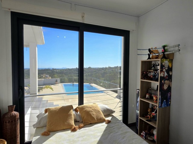 4 Makuuhuoneen Huvila Estepona