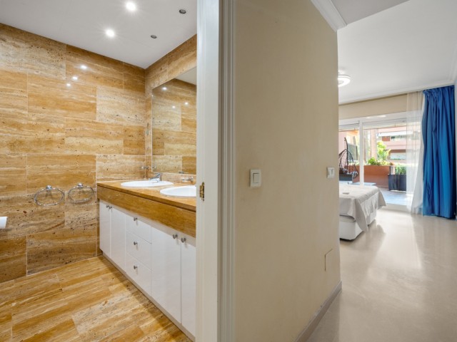 2 Bedrooms Apartment in Puerto Banús