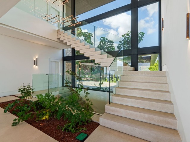 8 Makuuhuoneen Huvila Benahavís