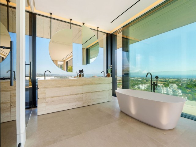 8 Makuuhuoneen Huvila Benahavís