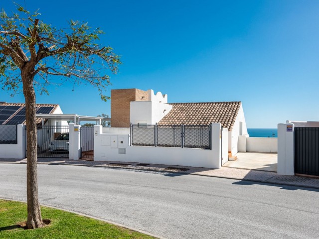 4 Bedrooms Villa in Benalmadena Costa
