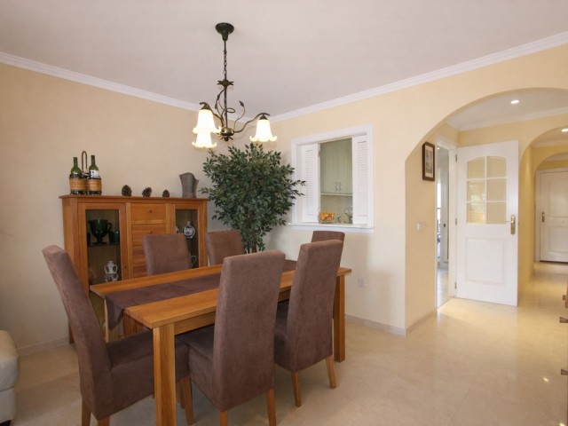 2 Bedrooms Apartment in Elviria