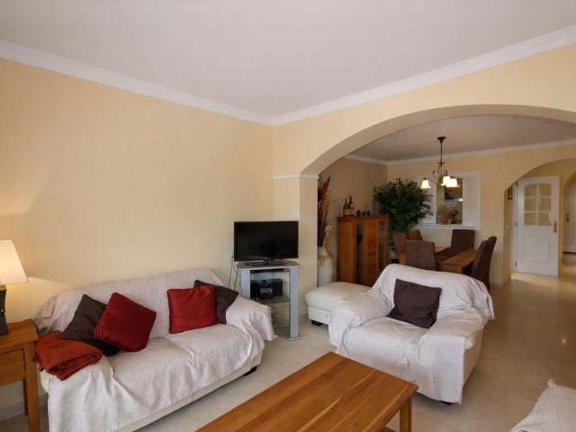 2 Bedrooms Apartment in Elviria