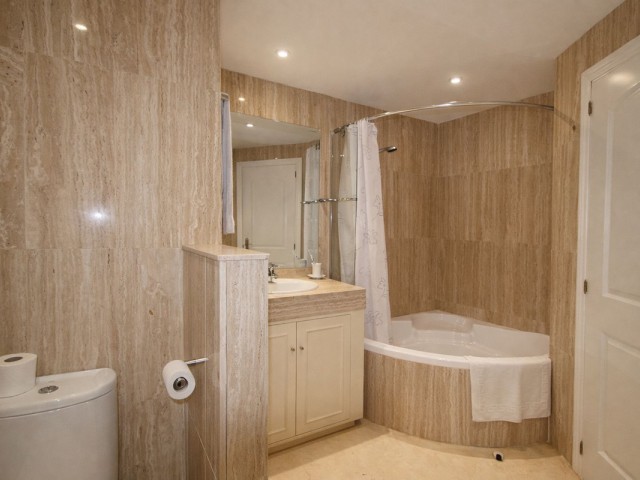 2 Bedrooms Apartment in Elviria