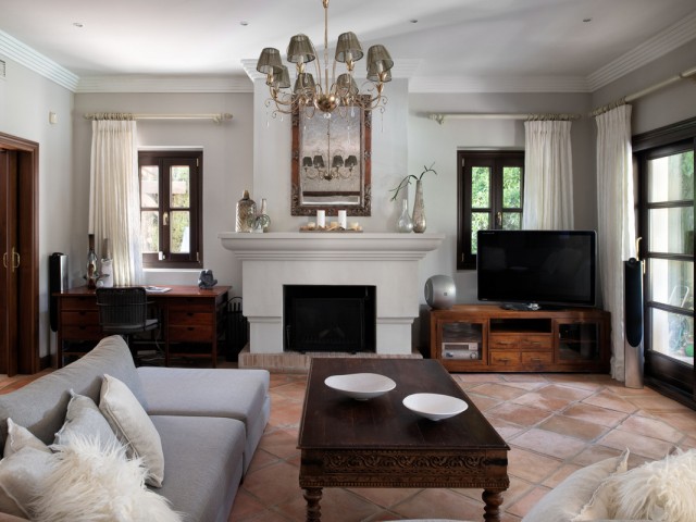 5 Bedrooms Villa in Marbella