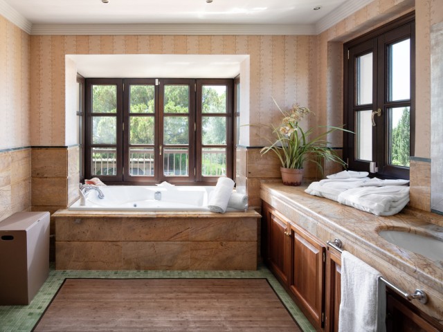 5 Bedrooms Villa in Marbella