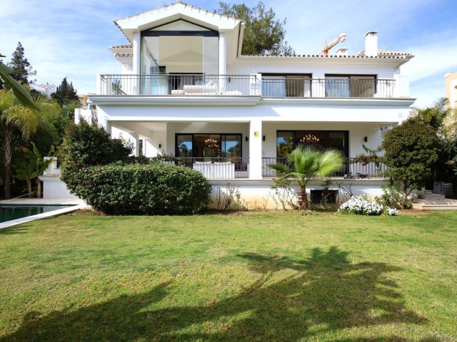6 Slaapkamer Villa in Nueva Andalucía