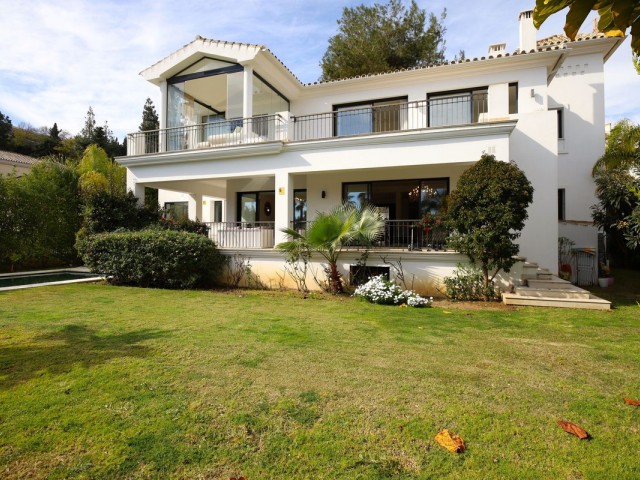 6 Slaapkamer Villa in Nueva Andalucía