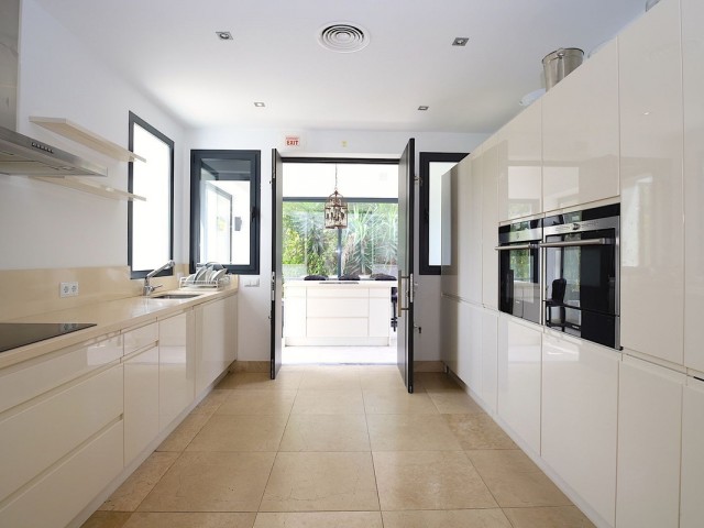 6 Slaapkamer Villa in Nueva Andalucía