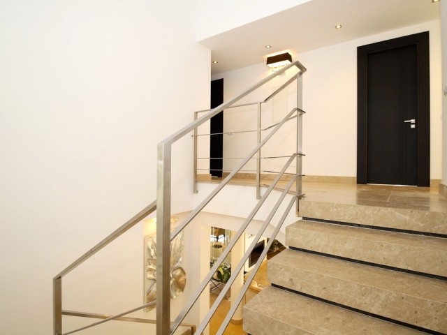6 Slaapkamer Villa in Nueva Andalucía