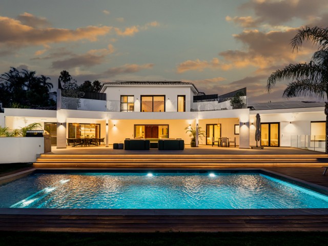 5 Bedrooms Villa in Nagüeles