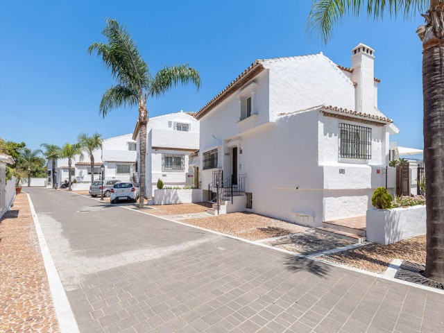 3 Soveroms Rekkehus i Nueva Andalucía