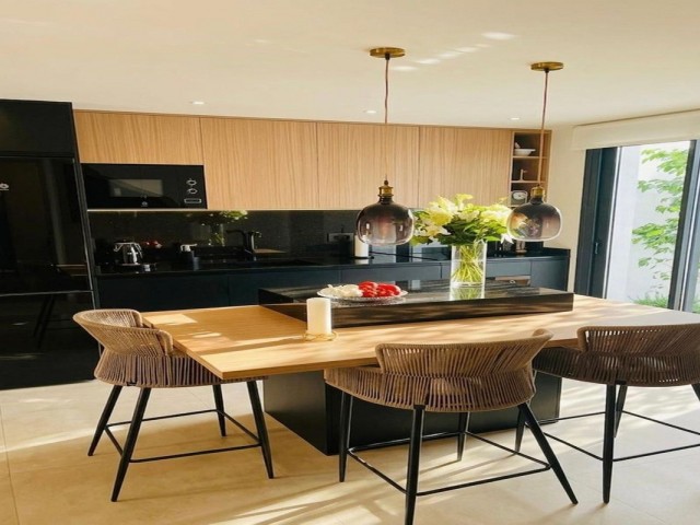 4 Makuuhuoneen Rivitalo Estepona