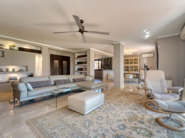 5 Bedrooms Villa in Guadalmina Alta