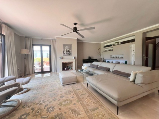 5 Bedrooms Villa in Guadalmina Alta