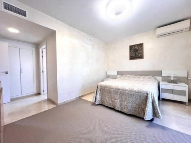 5 Bedrooms Villa in Guadalmina Alta