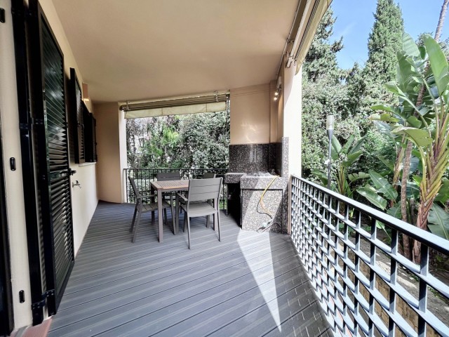 Apartamento con 2 Dormitorios  en Puerto Banús