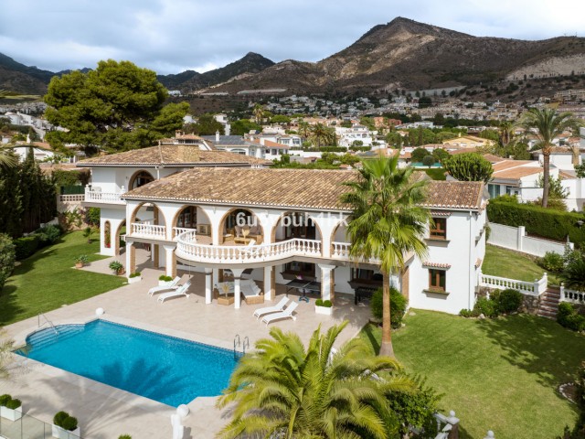 6 Makuuhuoneen Huvila Arroyo de la Miel