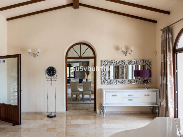 6 Makuuhuoneen Huvila Arroyo de la Miel