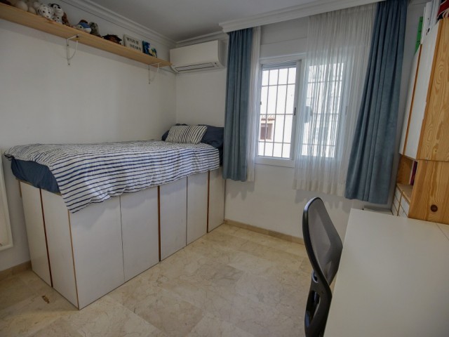 Adosado con 4 Dormitorios  en Estepona