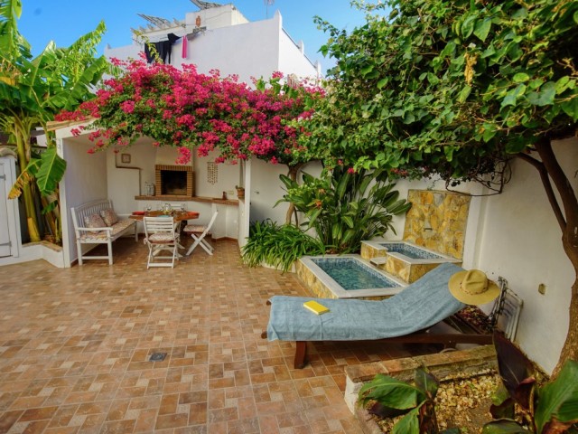 Adosado con 4 Dormitorios  en Estepona